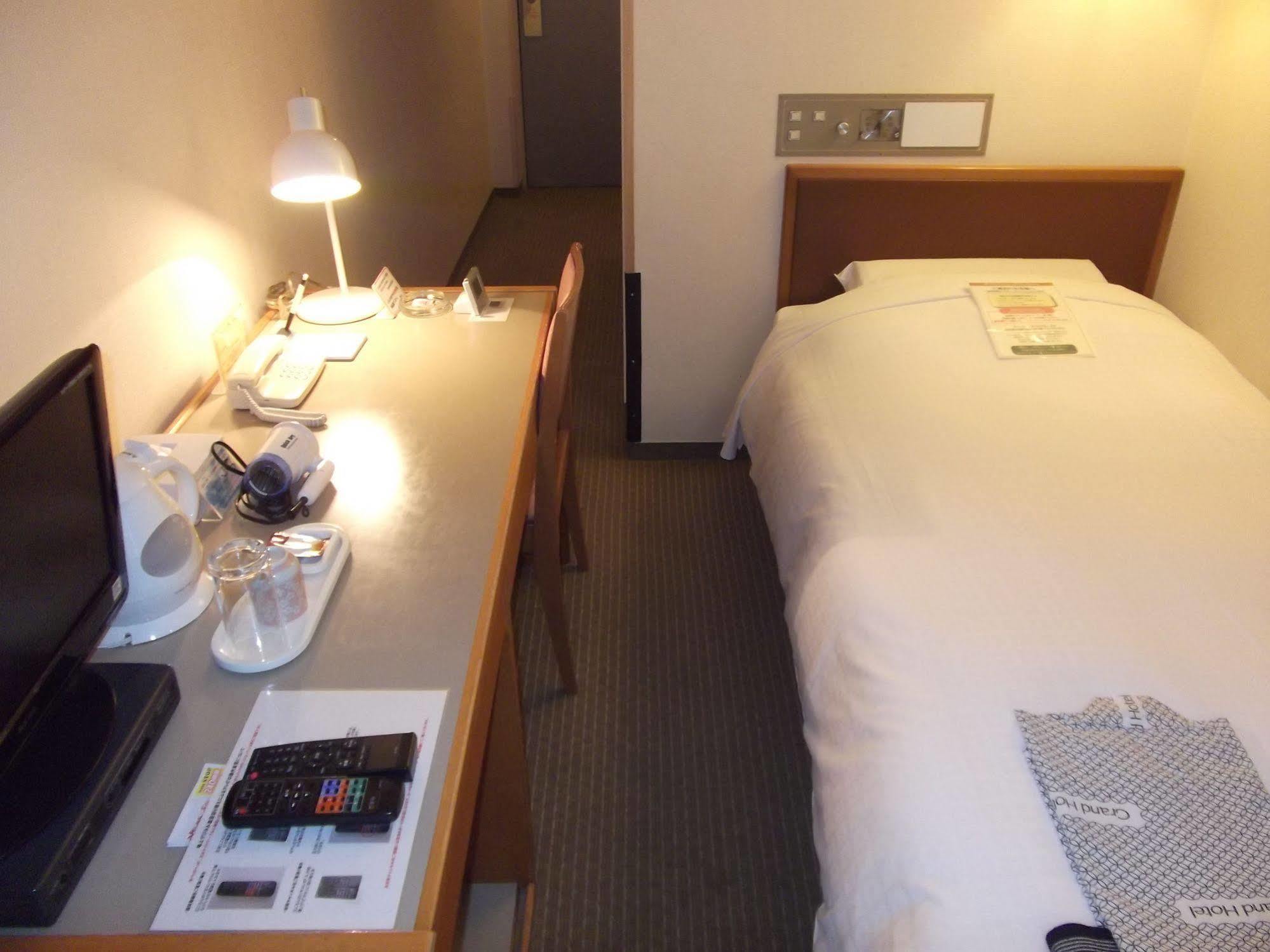 Ichikawa Grand Hotel Zewnętrze zdjęcie